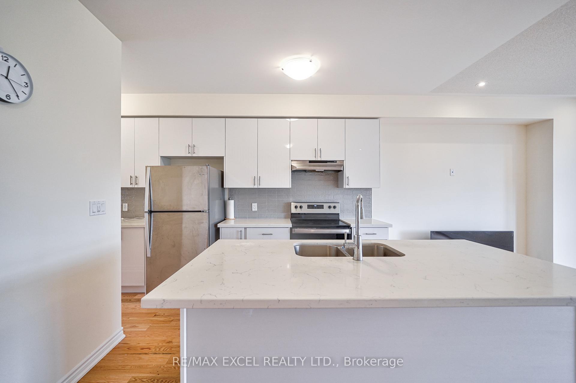 Photo 16 of 43 Lake Trail Way, Whitby, Brooklin — HOMEH
