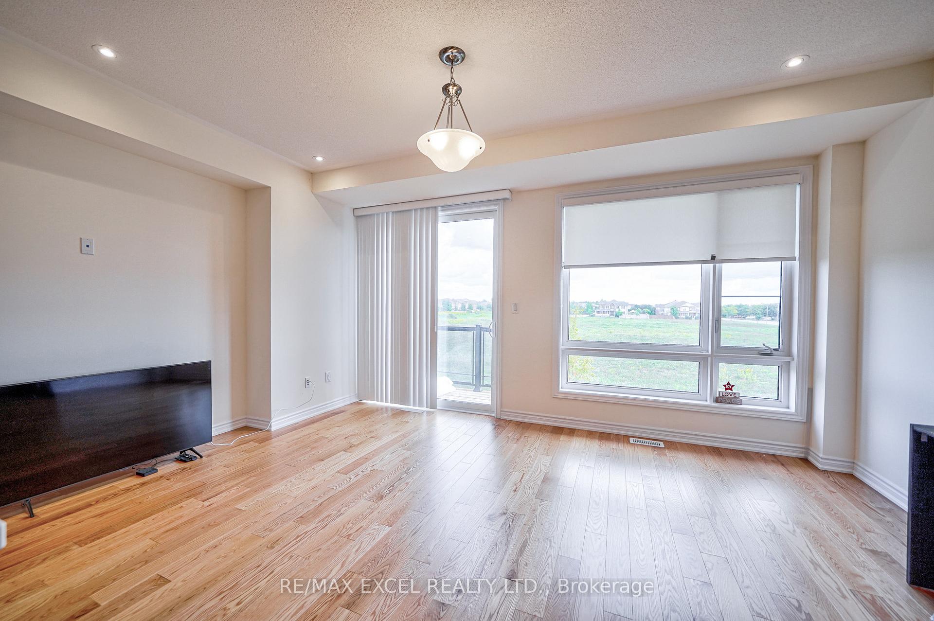 Photo 20 of 43 Lake Trail Way, Whitby, Brooklin — HOMEH