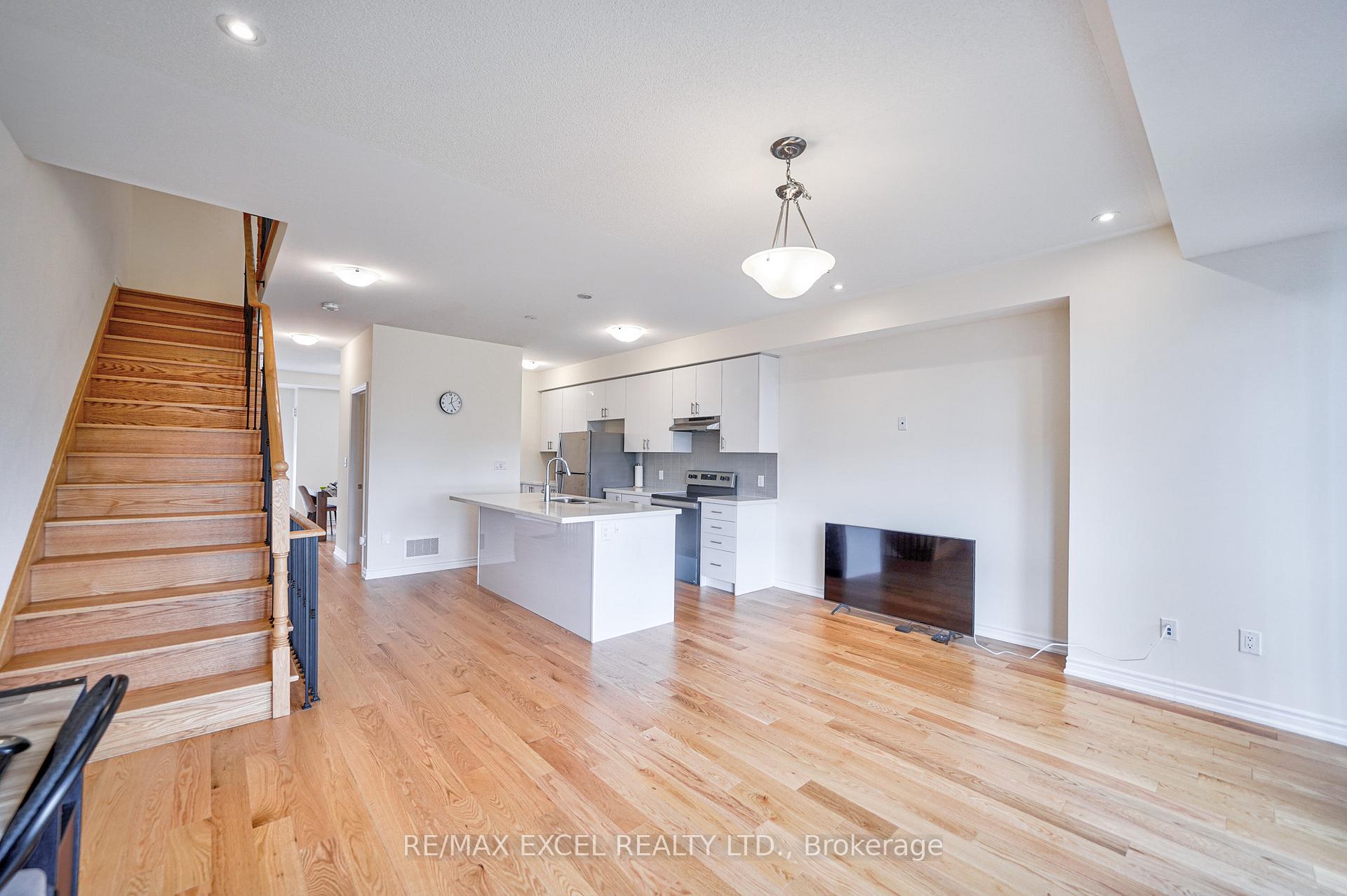 Photo 22 of 43 Lake Trail Way, Whitby, Brooklin — HOMEH