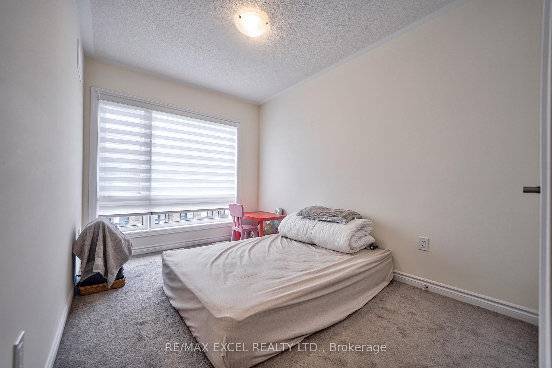 Photo 24 of 43 Lake Trail Way, Whitby, Brooklin — HOMEH