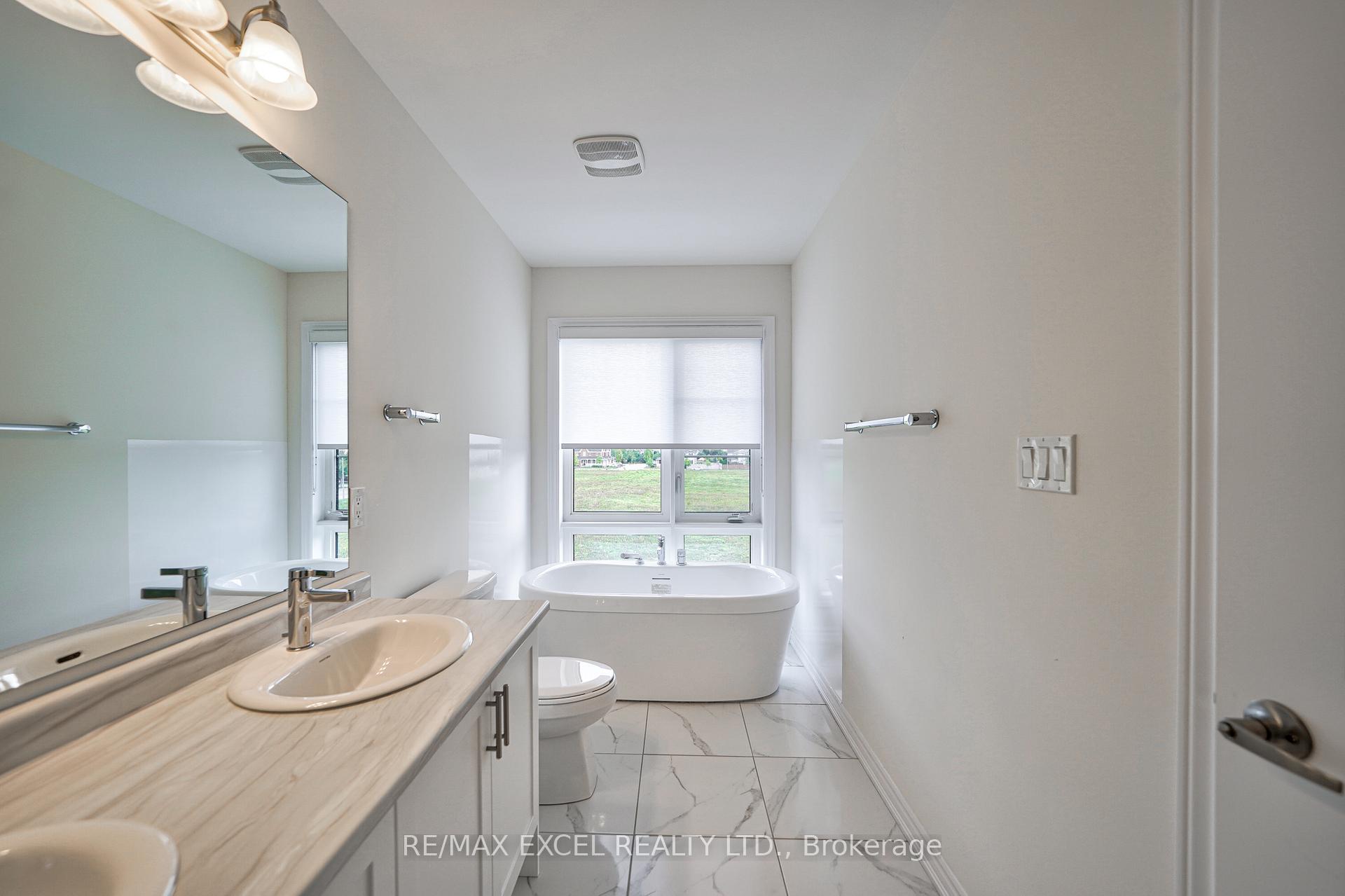 Photo 27 of 43 Lake Trail Way, Whitby, Brooklin — HOMEH