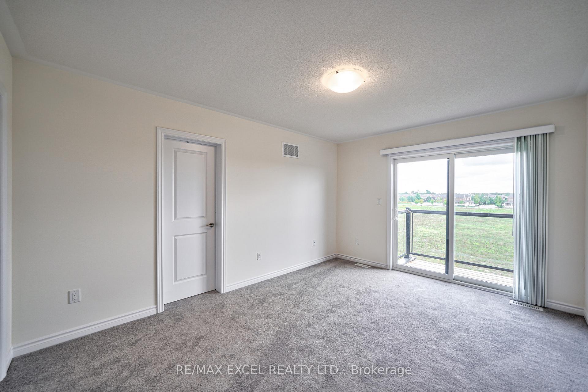 Photo 28 of 43 Lake Trail Way, Whitby, Brooklin — HOMEH