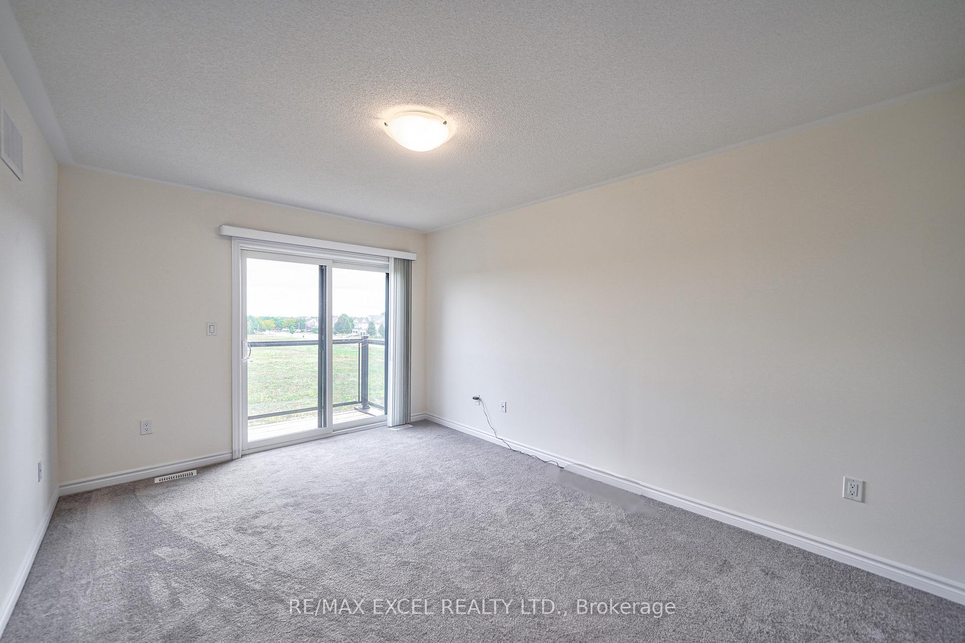Photo 31 of 43 Lake Trail Way, Whitby, Brooklin — HOMEH
