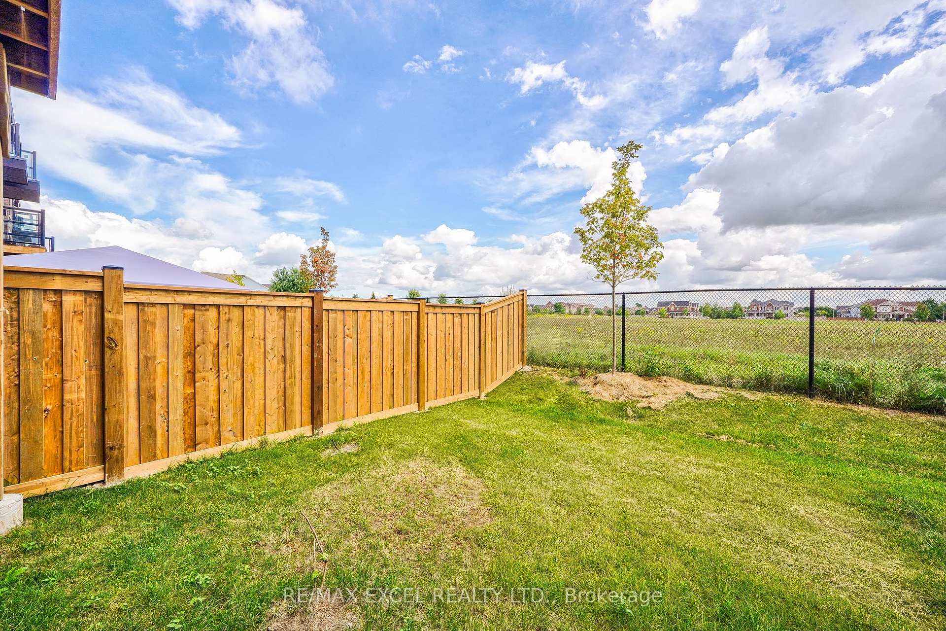 Photo 34 of 43 Lake Trail Way, Whitby, Brooklin — HOMEH