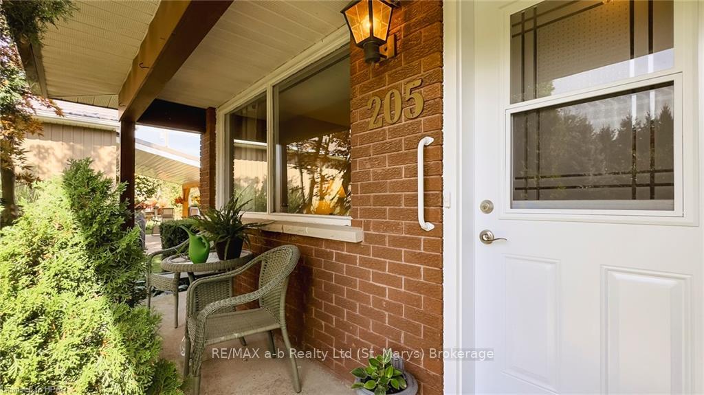Photo 4 of 205 Spence Crescent, West Perth, Mitchell — HOMEH