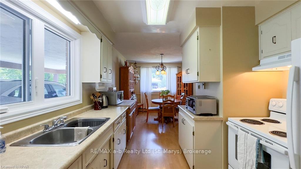 Photo 12 of 205 Spence Crescent, West Perth, Mitchell — HOMEH