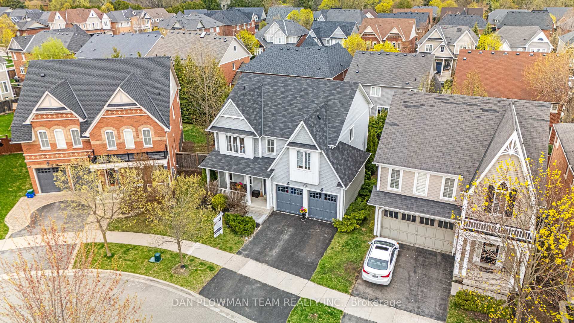 Photo 4 of 25 Strandmore Circle, Whitby, Brooklin — HOMEH