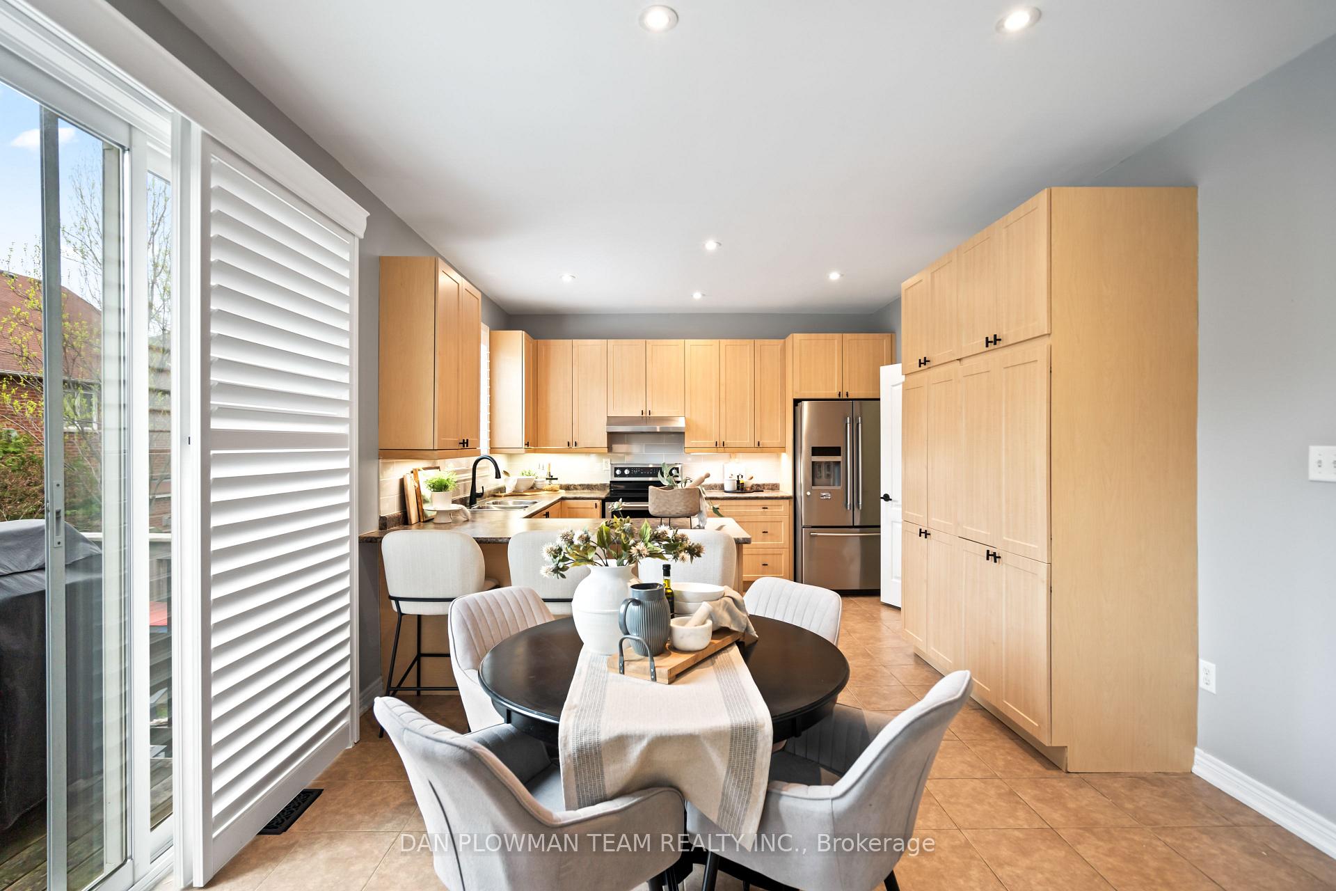 Photo 12 of 25 Strandmore Circle, Whitby, Brooklin — HOMEH