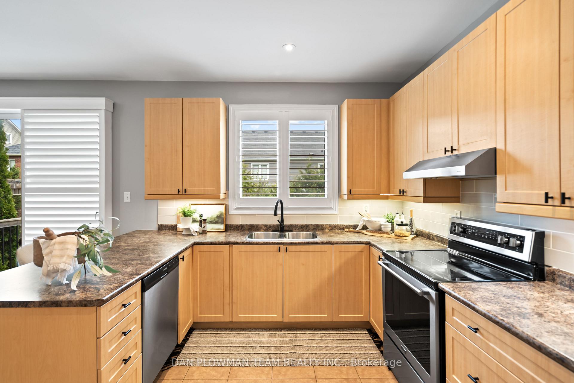 Photo 14 of 25 Strandmore Circle, Whitby, Brooklin — HOMEH