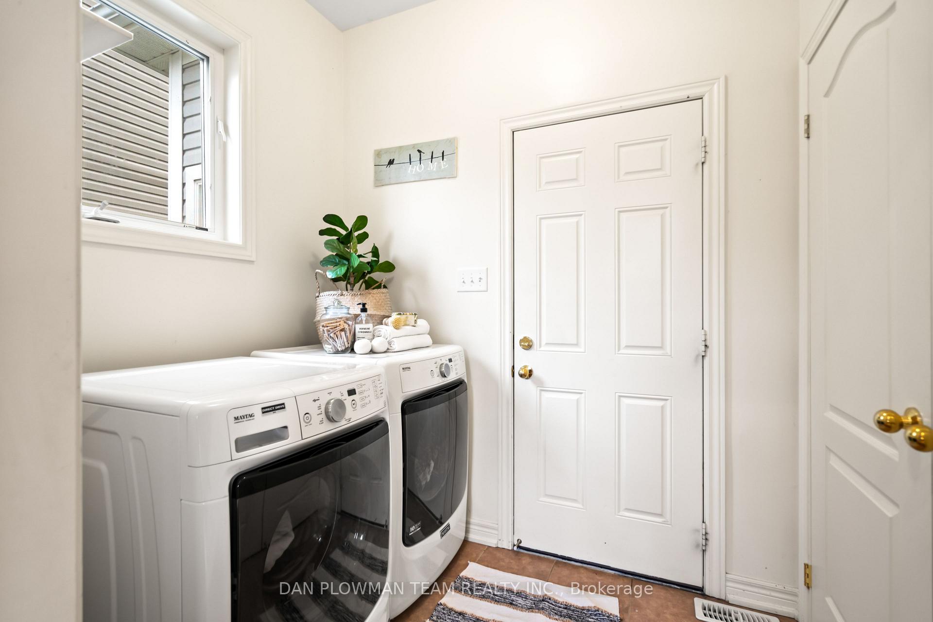 Photo 16 of 25 Strandmore Circle, Whitby, Brooklin — HOMEH