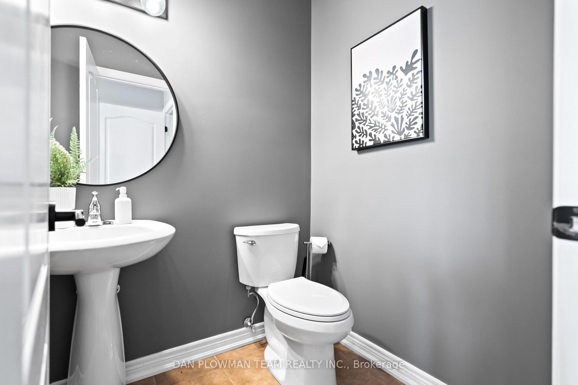 Photo 17 of 25 Strandmore Circle, Whitby, Brooklin — HOMEH