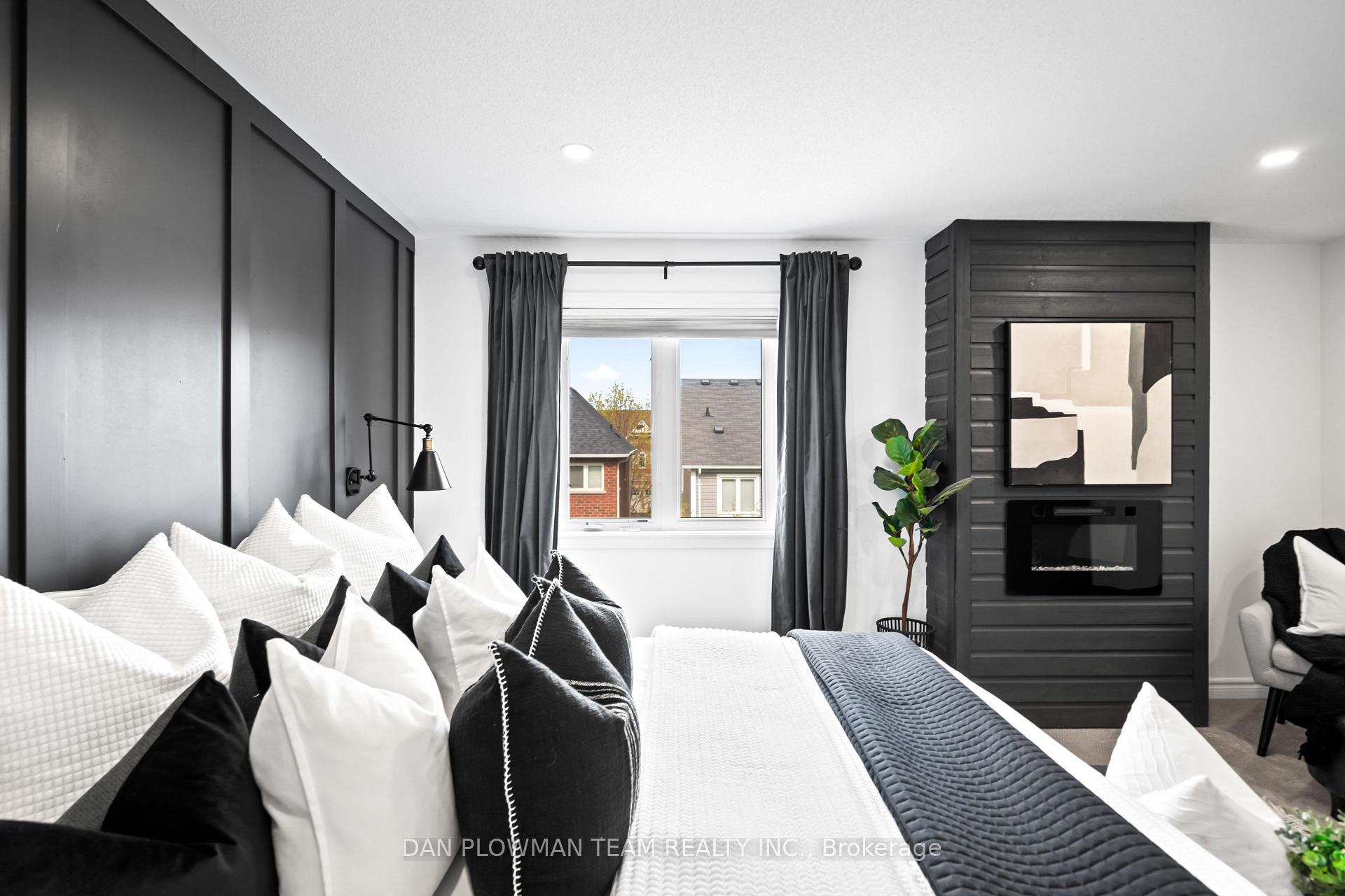 Photo 19 of 25 Strandmore Circle, Whitby, Brooklin — HOMEH