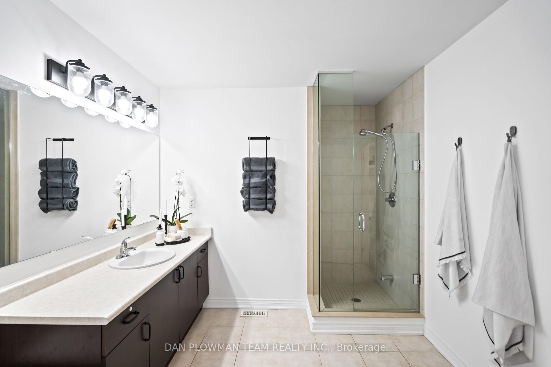 Photo 24 of 25 Strandmore Circle, Whitby, Brooklin — HOMEH