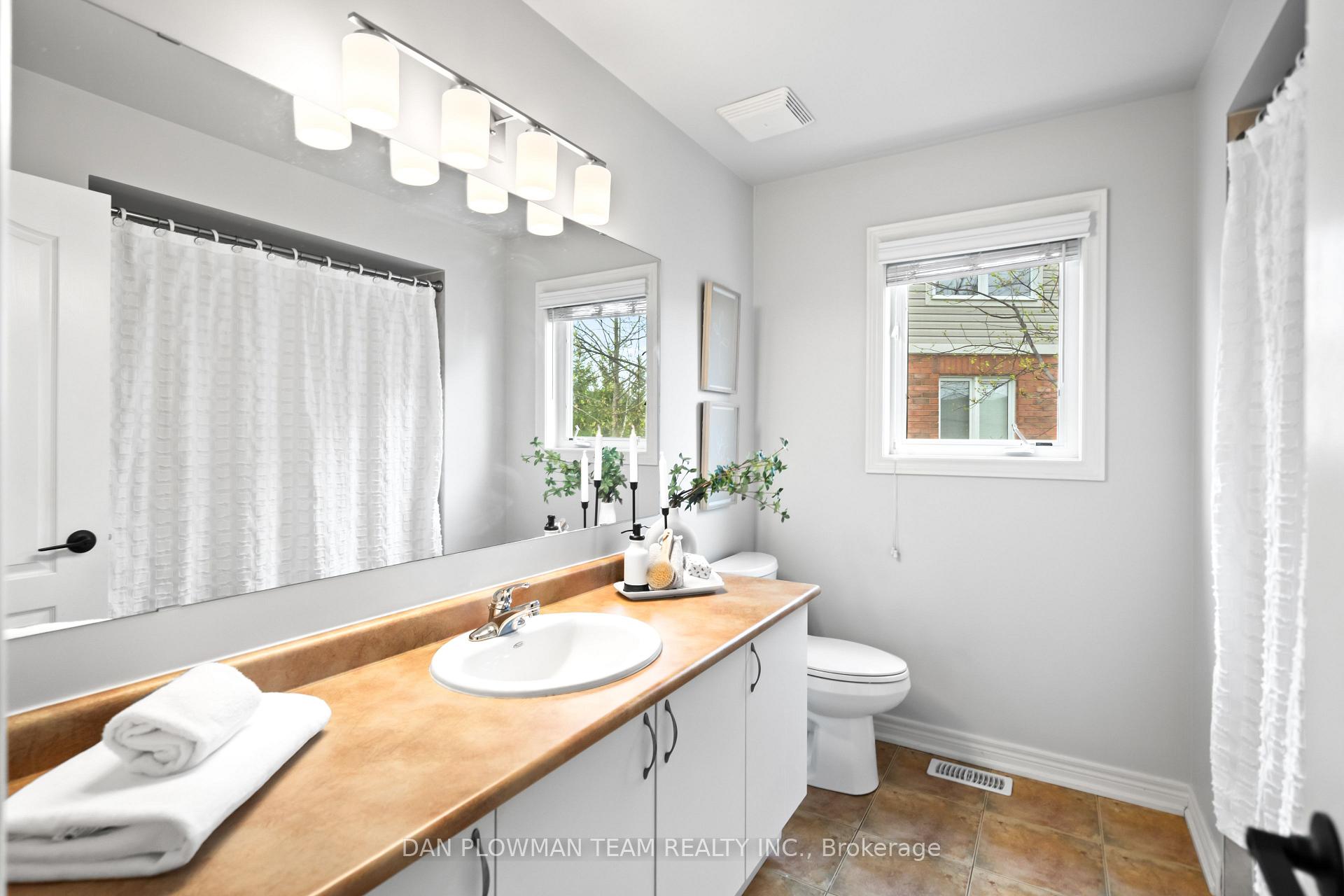 Photo 25 of 25 Strandmore Circle, Whitby, Brooklin — HOMEH
