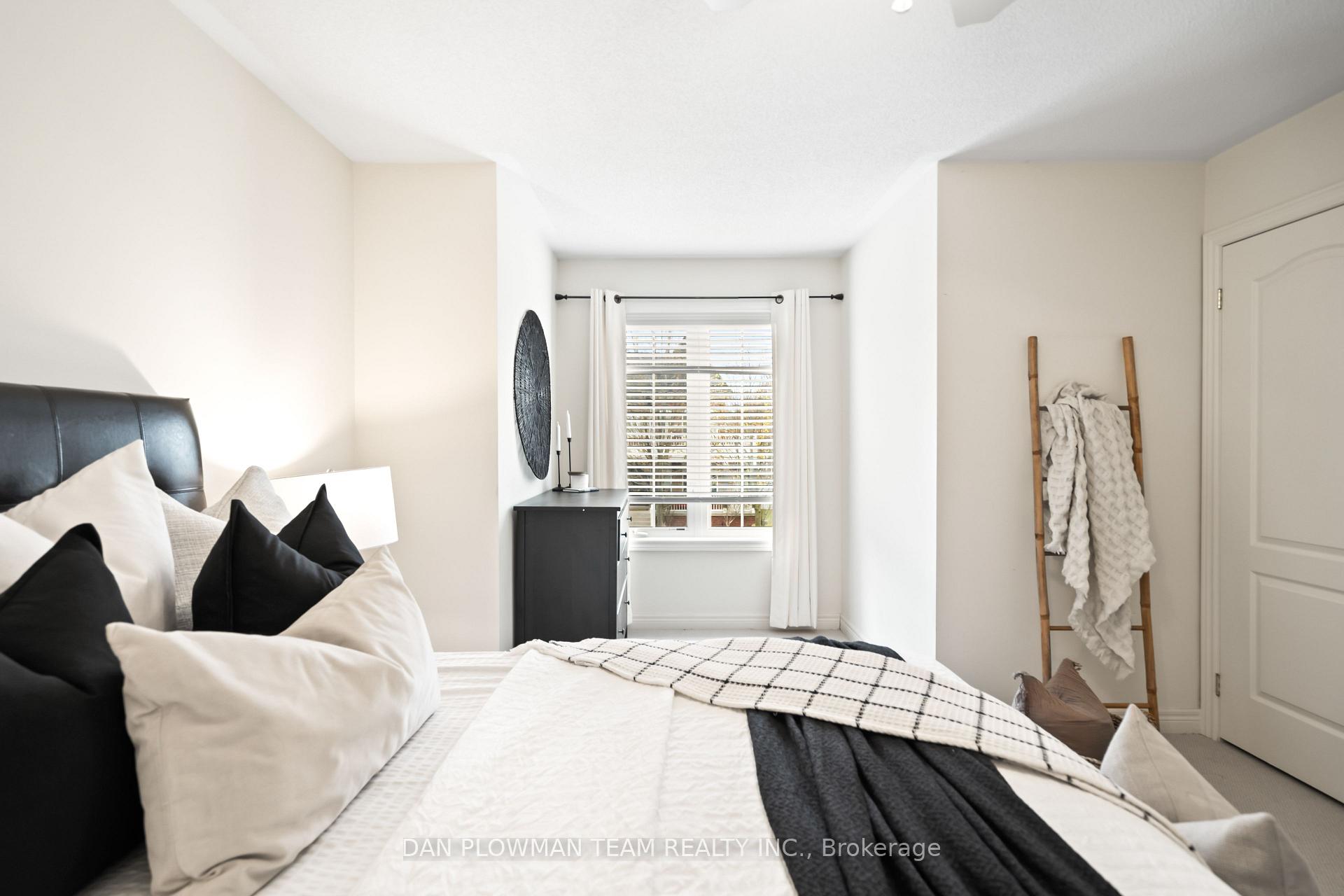 Photo 30 of 25 Strandmore Circle, Whitby, Brooklin — HOMEH
