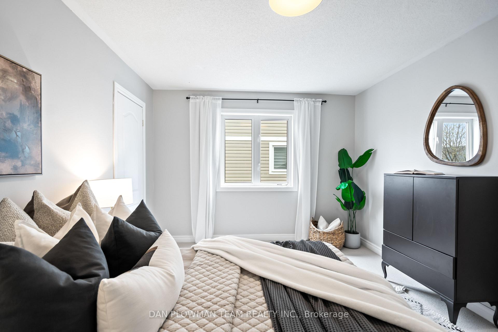 Photo 33 of 25 Strandmore Circle, Whitby, Brooklin — HOMEH