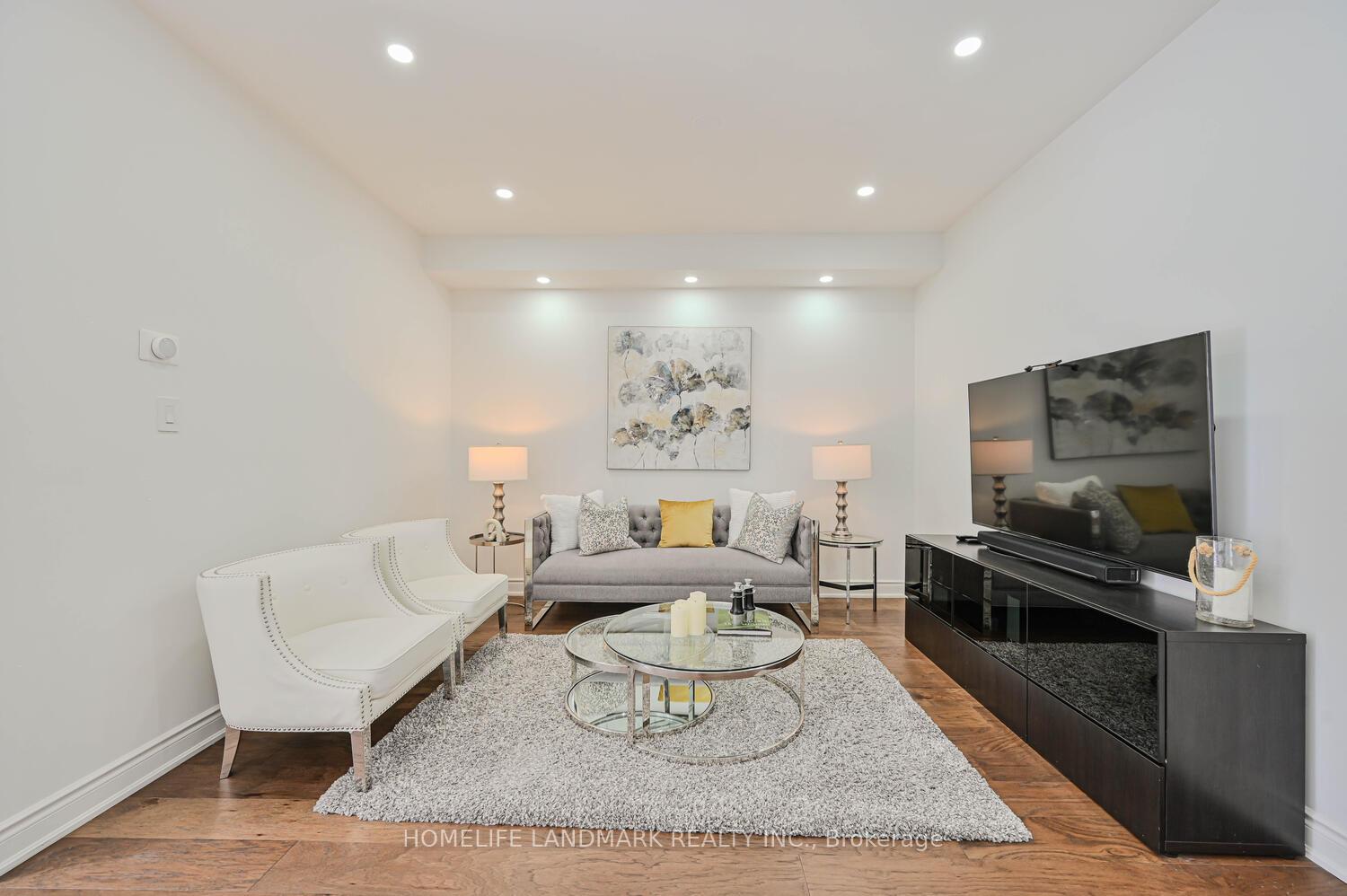 Photo 2 of 97 Arco Circle, Vaughan, Maple — HOMEH