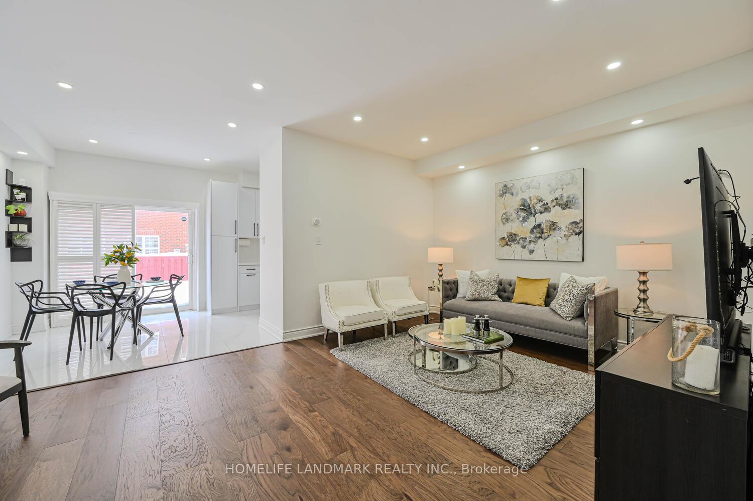 Photo 4 of 97 Arco Circle, Vaughan, Maple — HOMEH