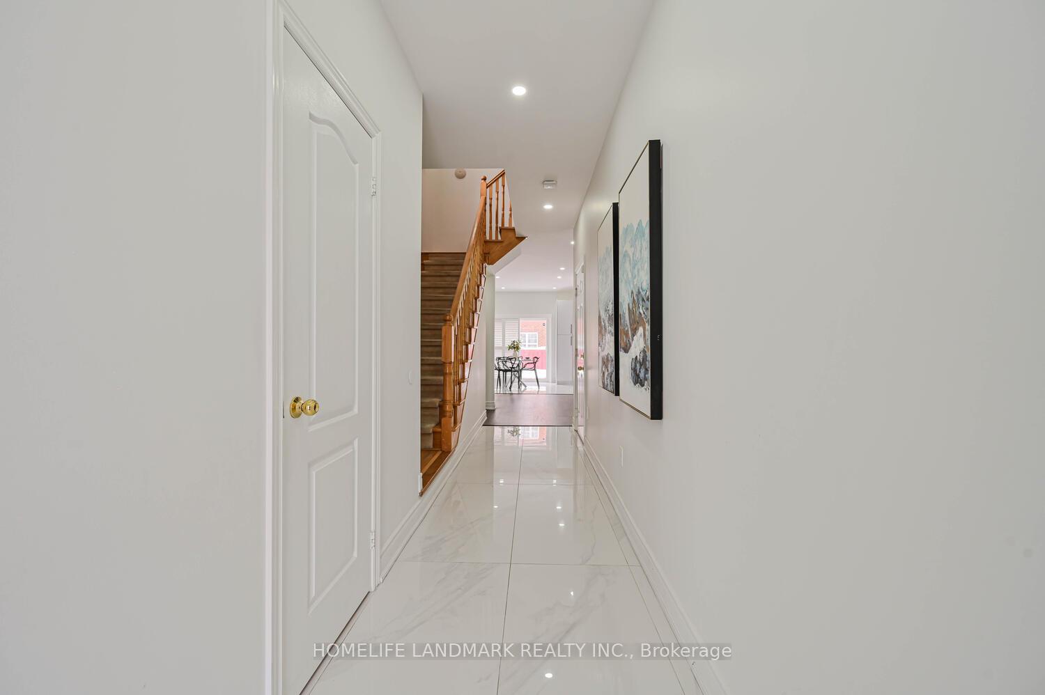 Photo 5 of 97 Arco Circle, Vaughan, Maple — HOMEH
