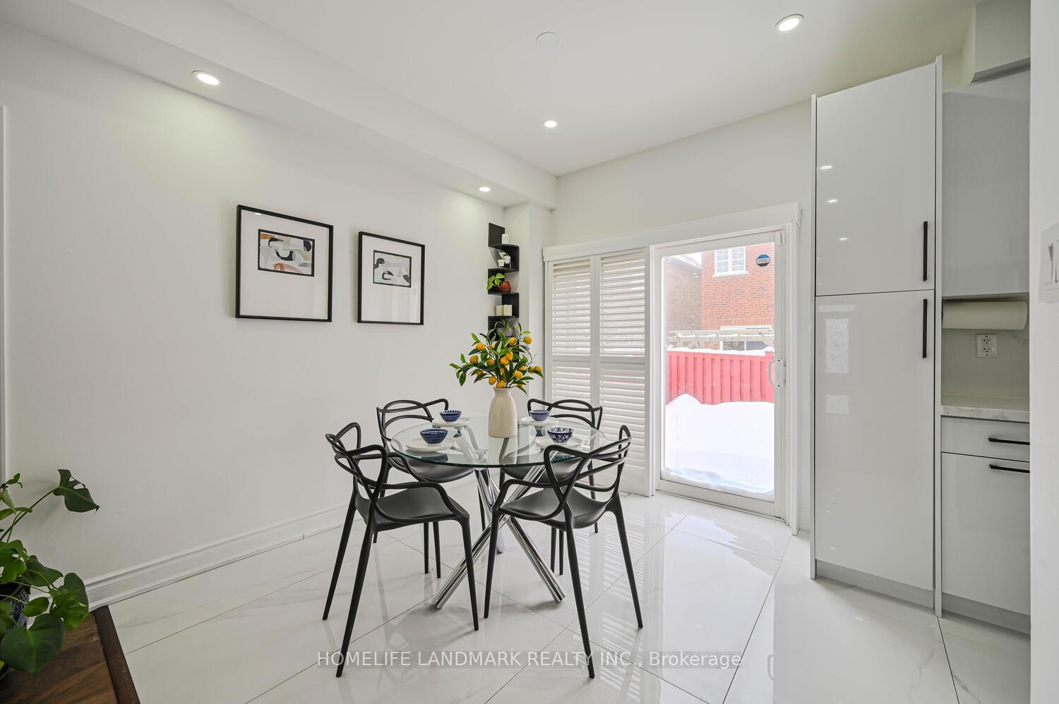 Photo 8 of 97 Arco Circle, Vaughan, Maple — HOMEH