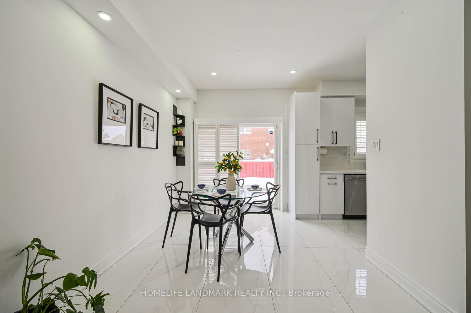 Photo 11 of 97 Arco Circle, Vaughan, Maple — HOMEH