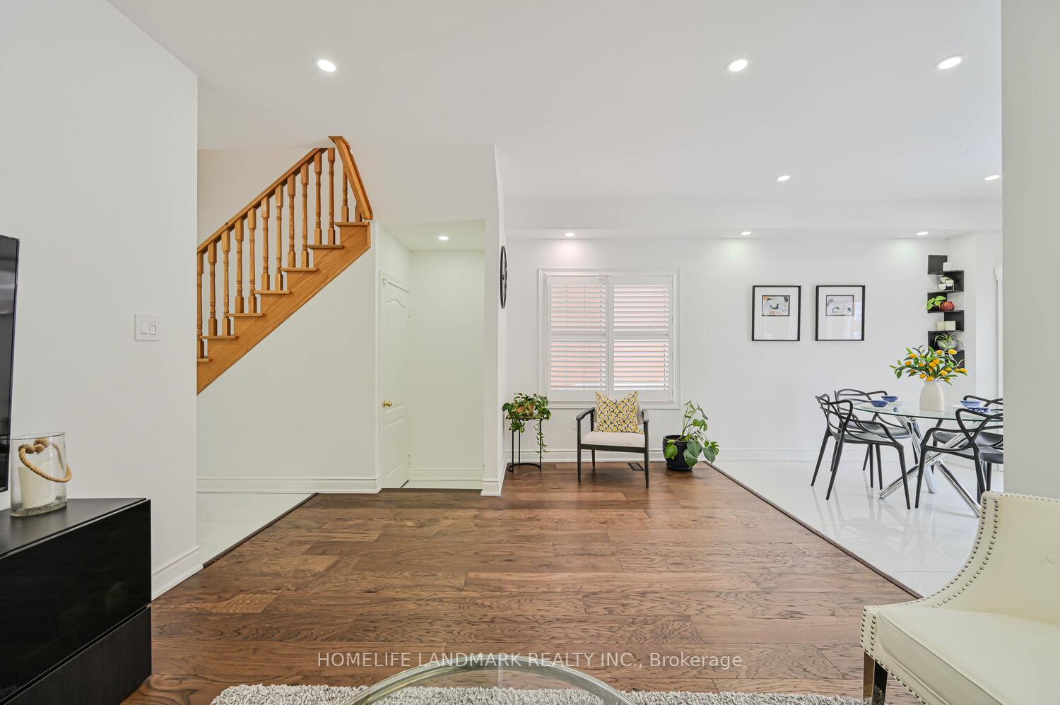 Photo 12 of 97 Arco Circle, Vaughan, Maple — HOMEH