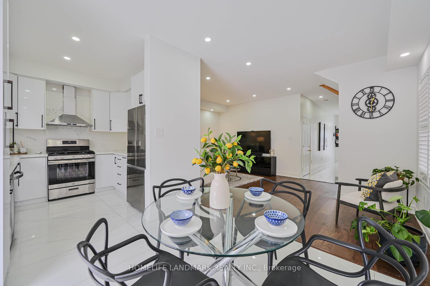 Photo 13 of 97 Arco Circle, Vaughan, Maple — HOMEH