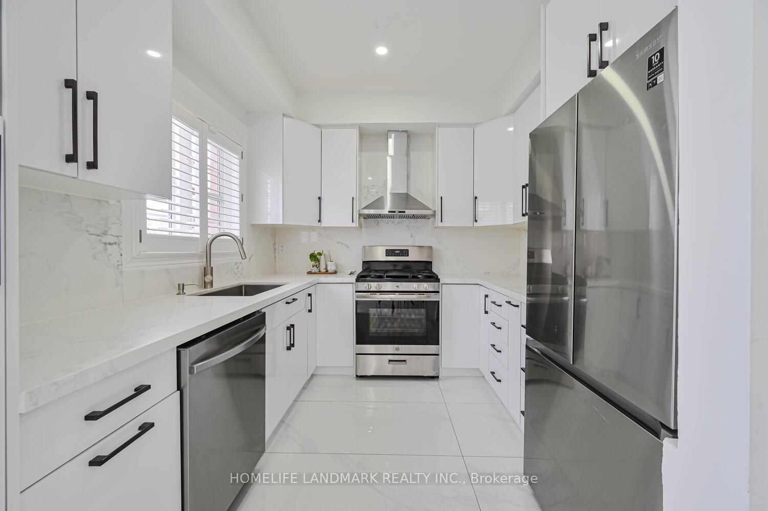 Photo 17 of 97 Arco Circle, Vaughan, Maple — HOMEH