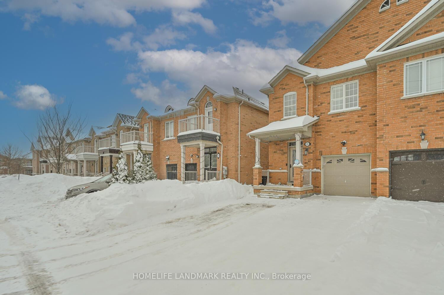 Photo 32 of 97 Arco Circle, Vaughan, Maple — HOMEH