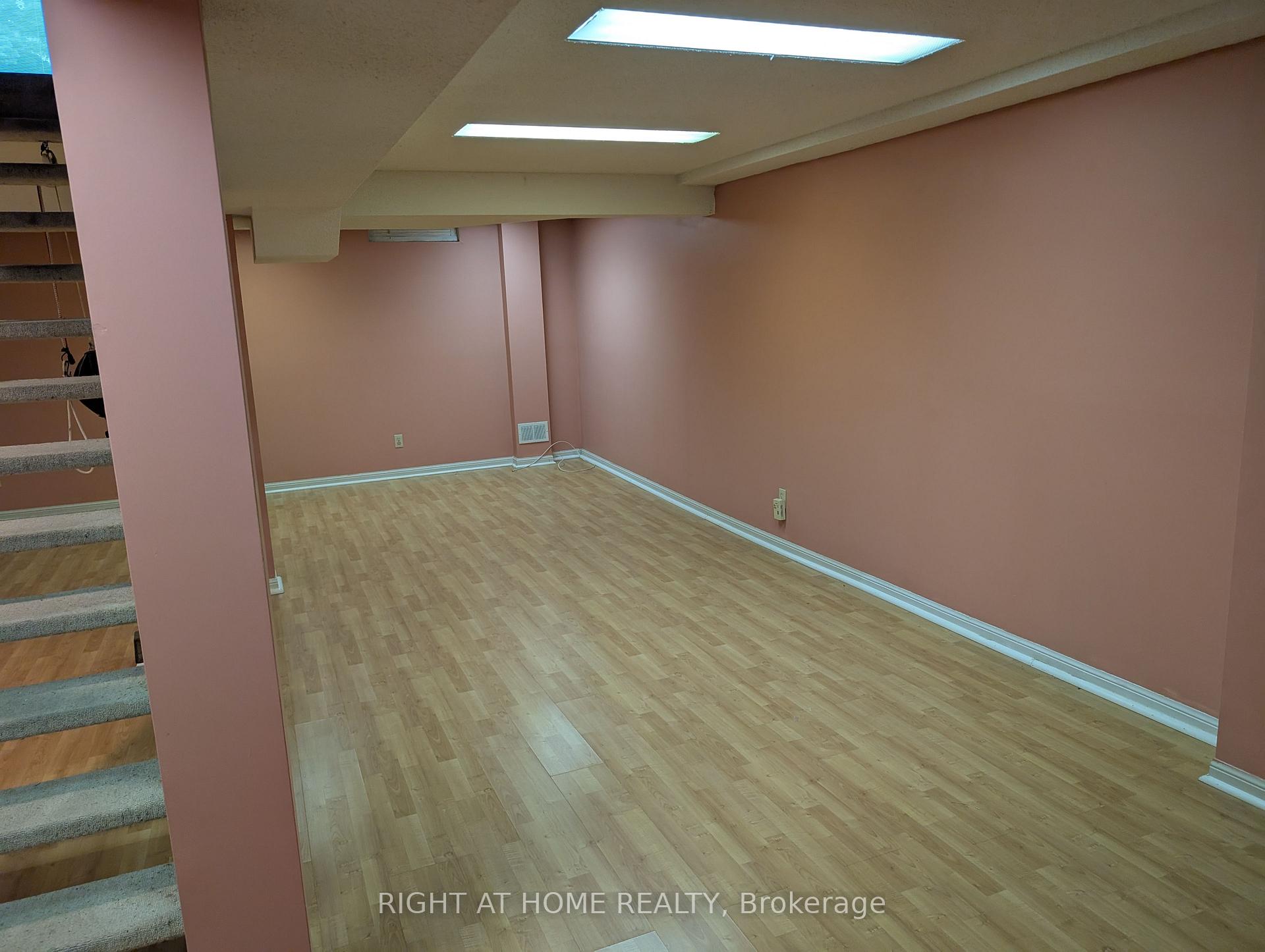 Photo 4 of 25 Thomas Henry Road, Vaughan, Brownridge — HOMEH