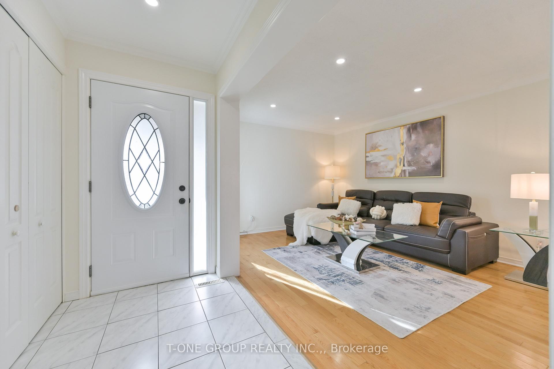 Photo 3 of 19 Pepperell Crescent, Markham, Milliken Mills West — HOMEH