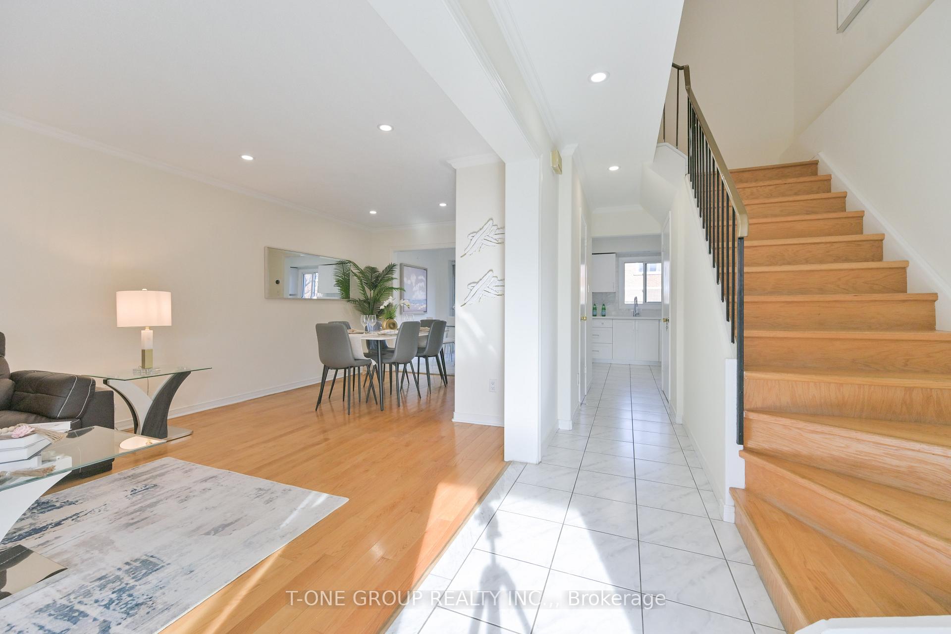 Photo 4 of 19 Pepperell Crescent, Markham, Milliken Mills West — HOMEH