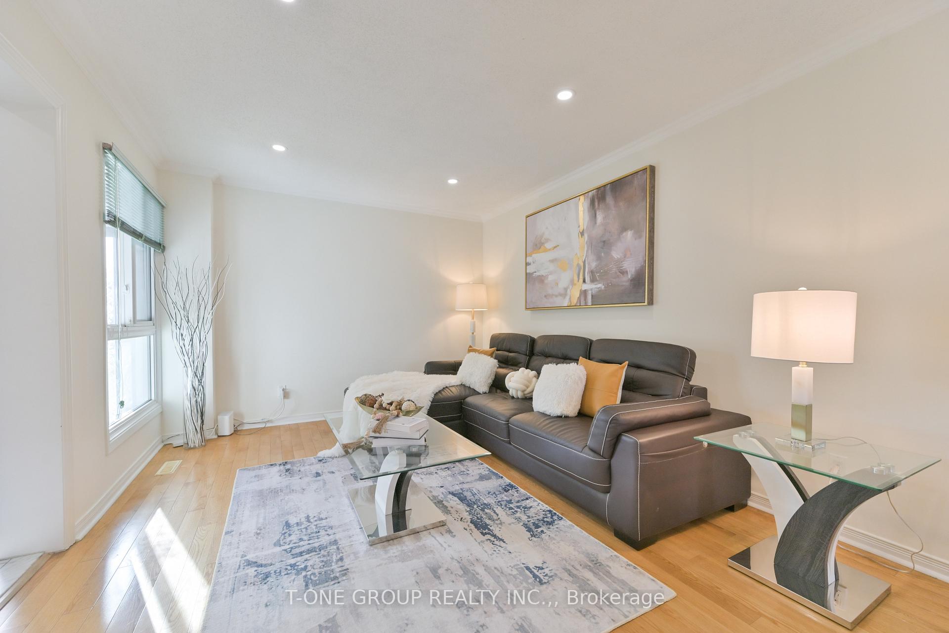Photo 5 of 19 Pepperell Crescent, Markham, Milliken Mills West — HOMEH