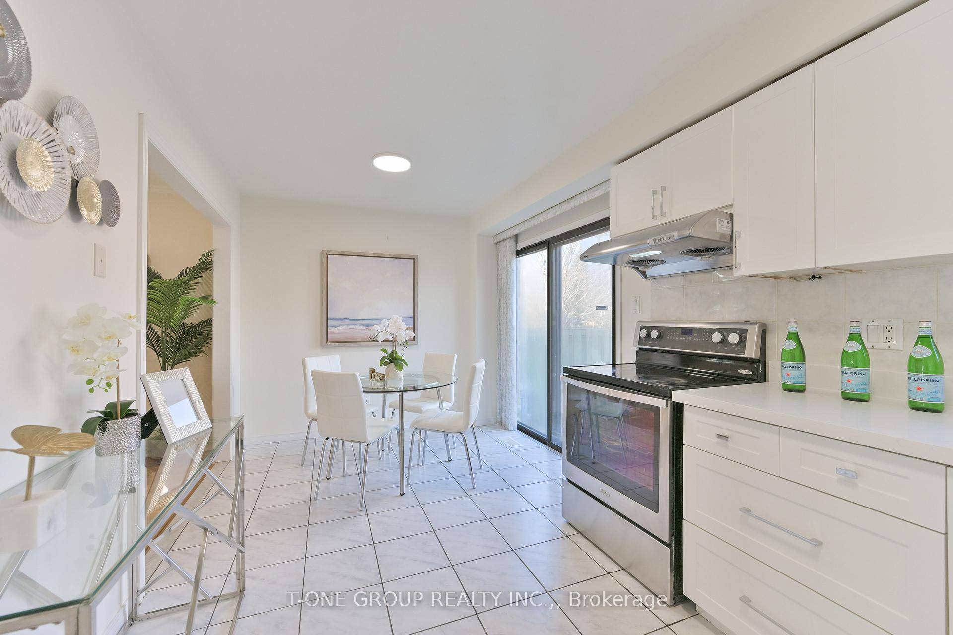 Photo 11 of 19 Pepperell Crescent, Markham, Milliken Mills West — HOMEH