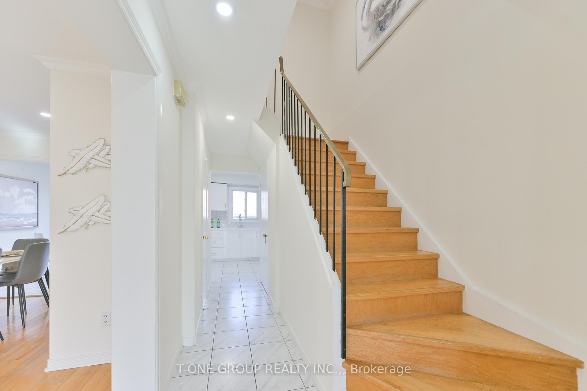 Photo 13 of 19 Pepperell Crescent, Markham, Milliken Mills West — HOMEH