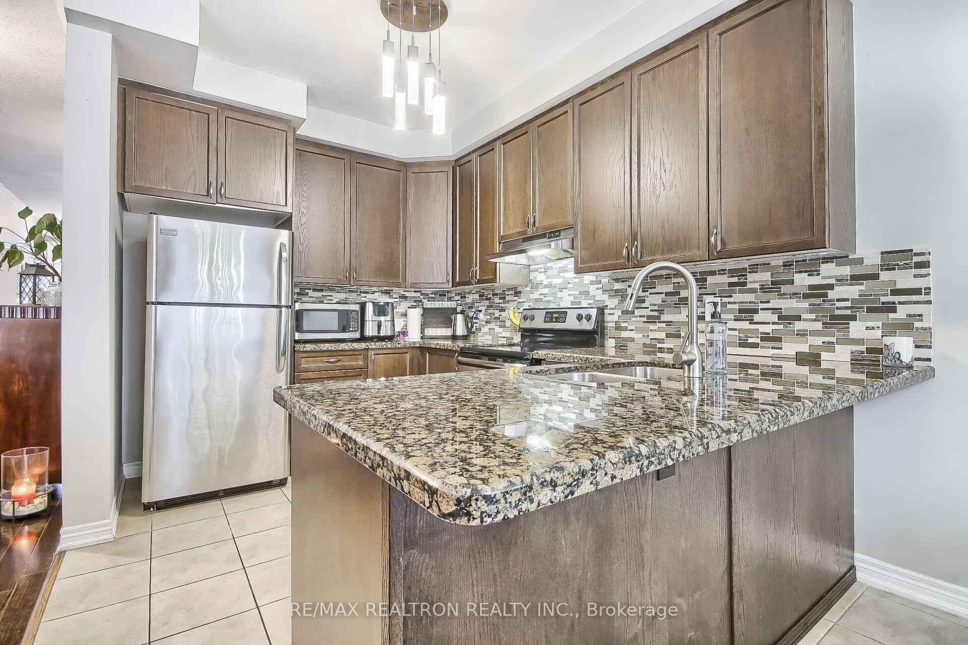 Photo 13 of 24 Westport Drive, Whitby, Pringle Creek — HOMEH