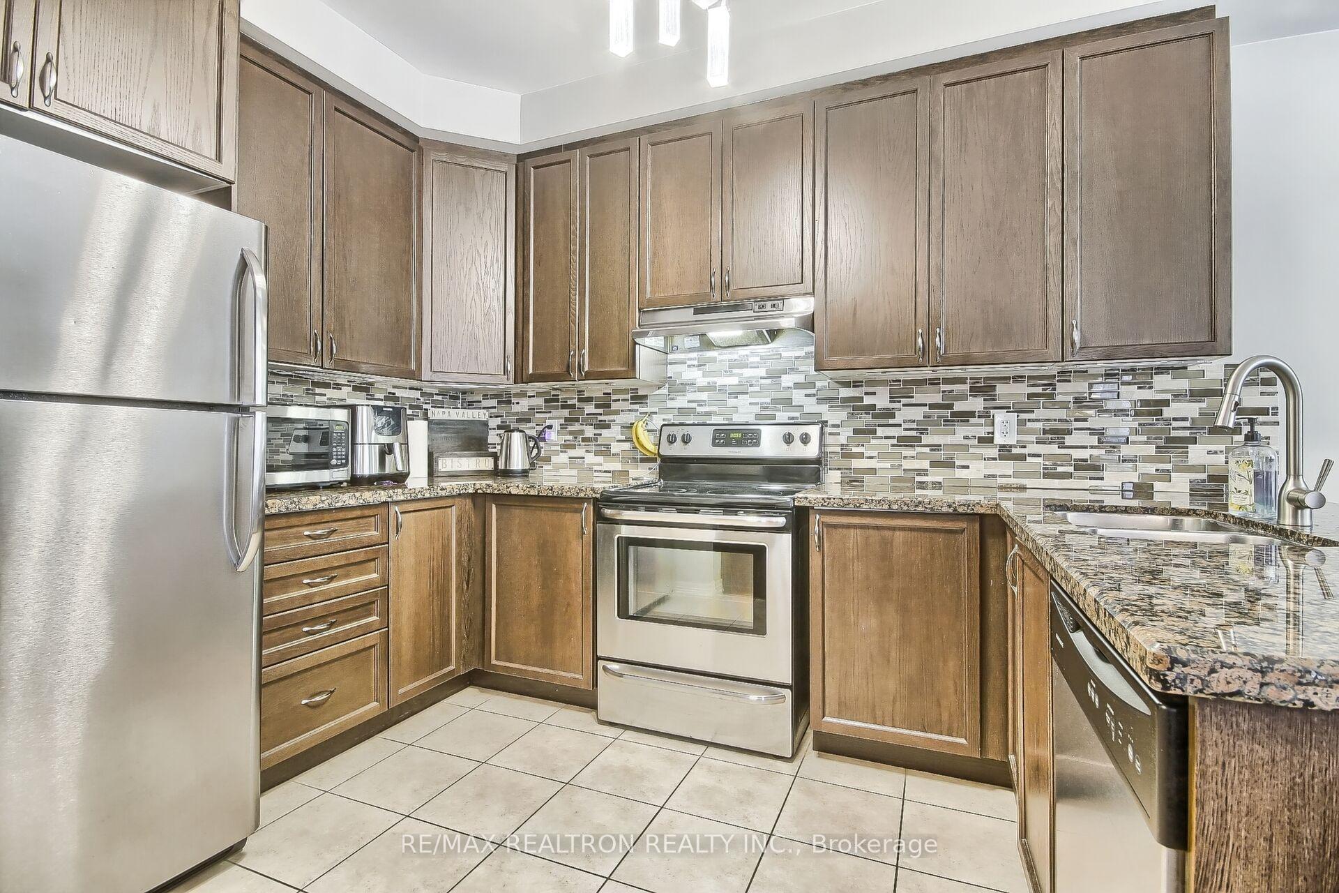Photo 14 of 24 Westport Drive, Whitby, Pringle Creek — HOMEH