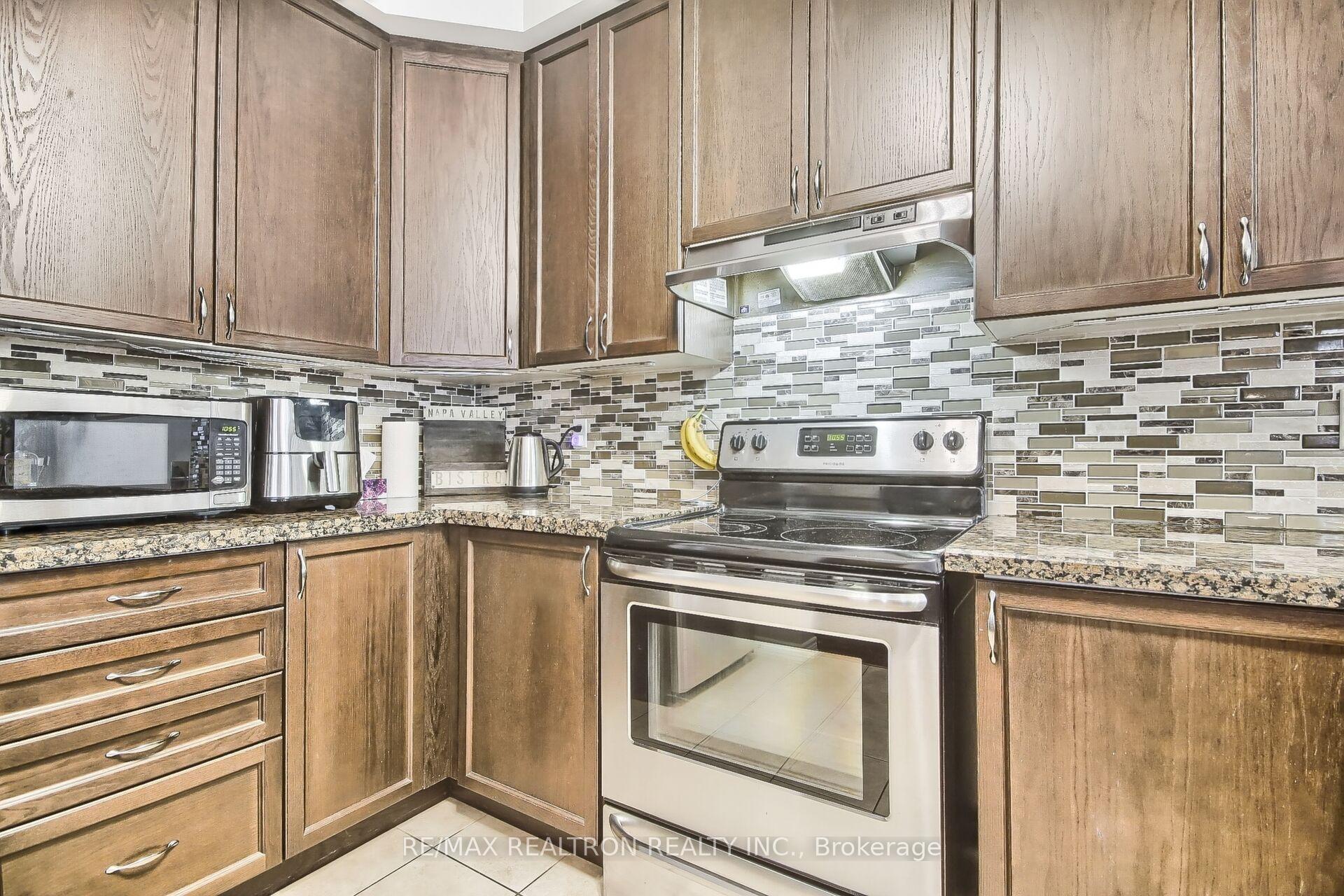 Photo 15 of 24 Westport Drive, Whitby, Pringle Creek — HOMEH