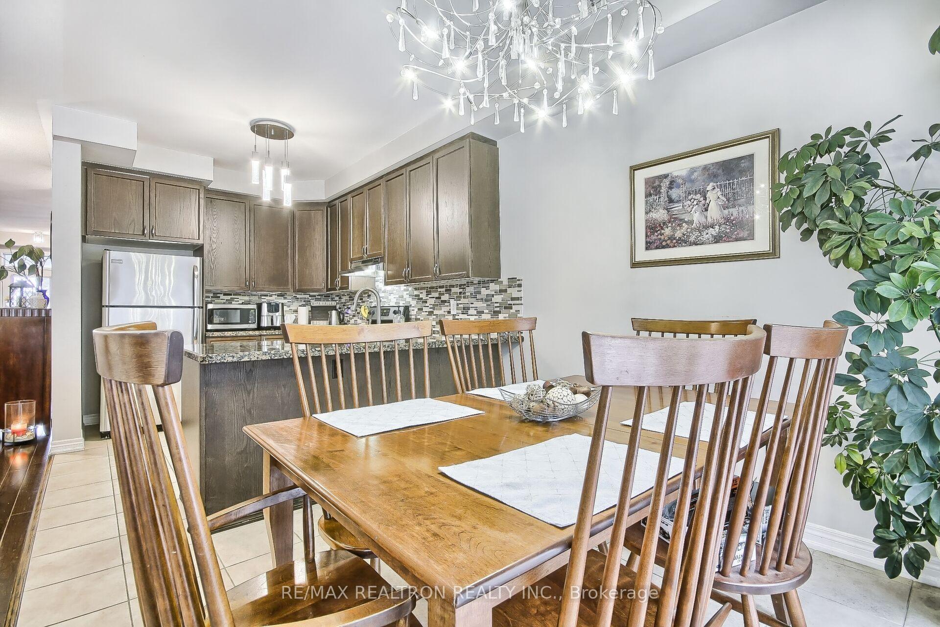 Photo 17 of 24 Westport Drive, Whitby, Pringle Creek — HOMEH