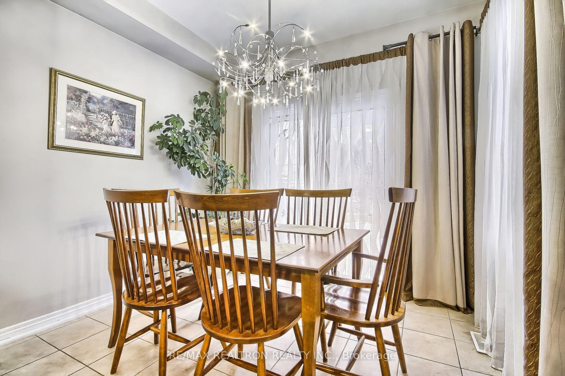 Photo 18 of 24 Westport Drive, Whitby, Pringle Creek — HOMEH