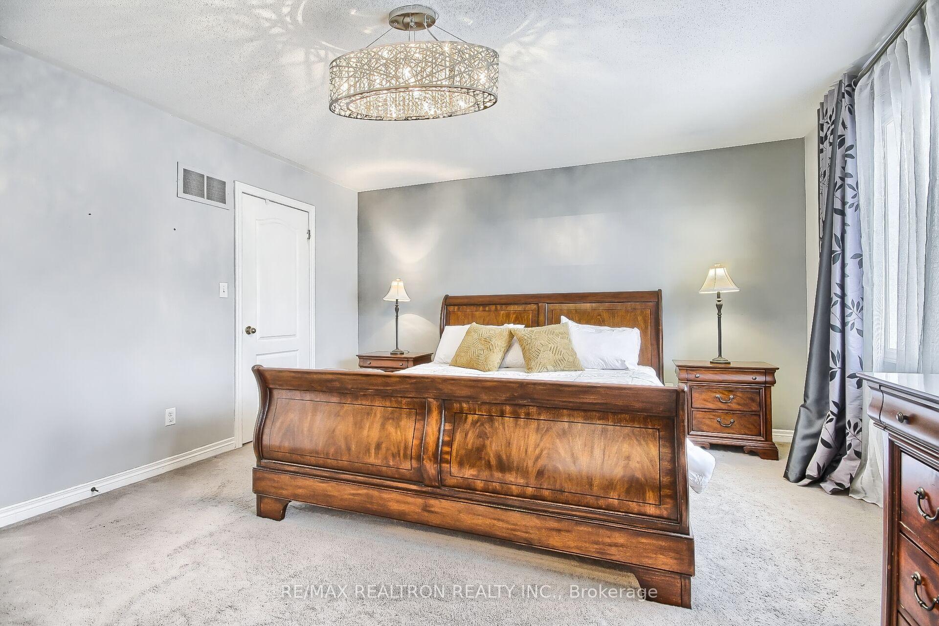 Photo 22 of 24 Westport Drive, Whitby, Pringle Creek — HOMEH