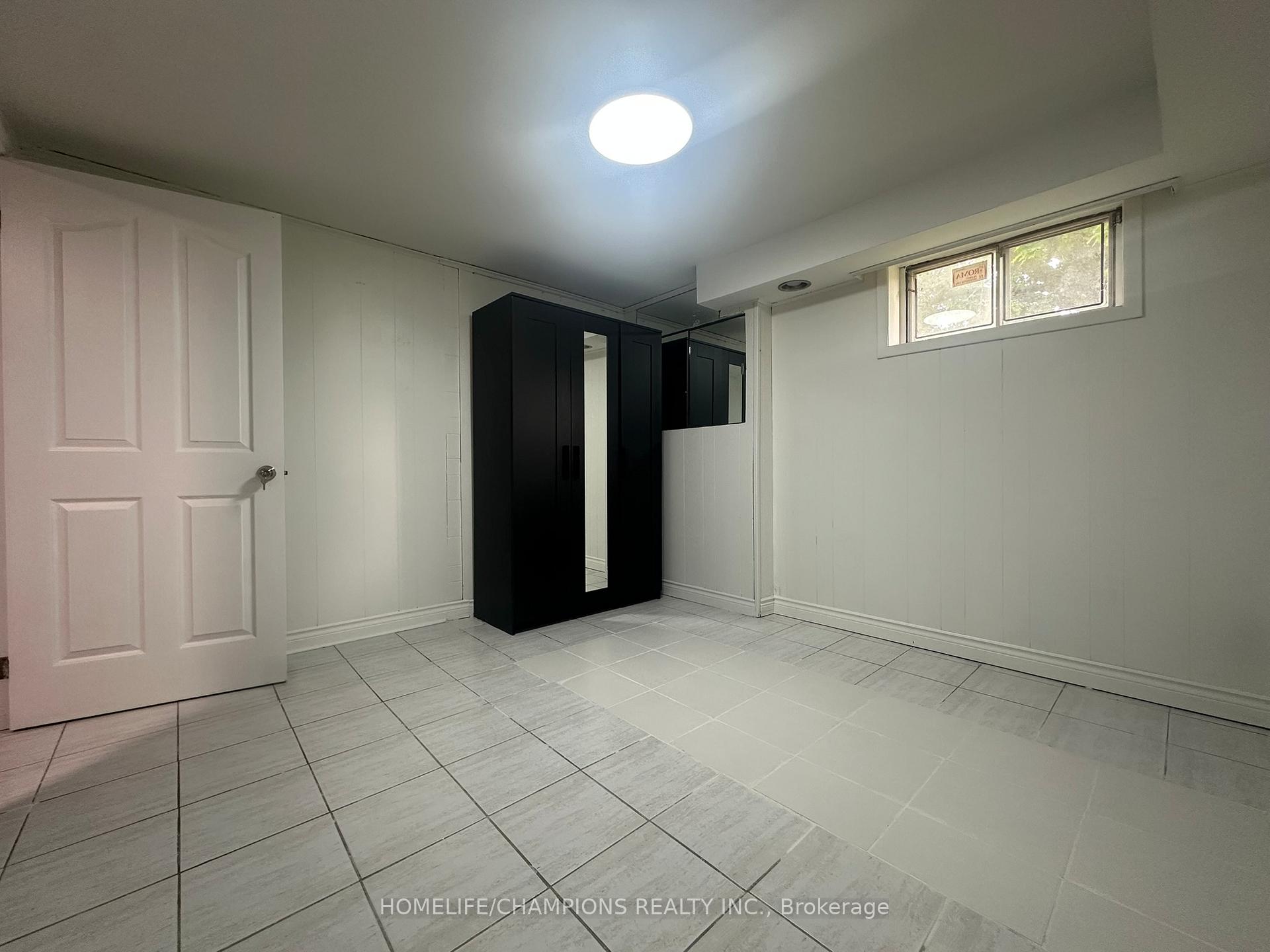 Photo 5 of Unit Bsmt, 2 Clemson Crescent, Vaughan, Maple — HOMEH