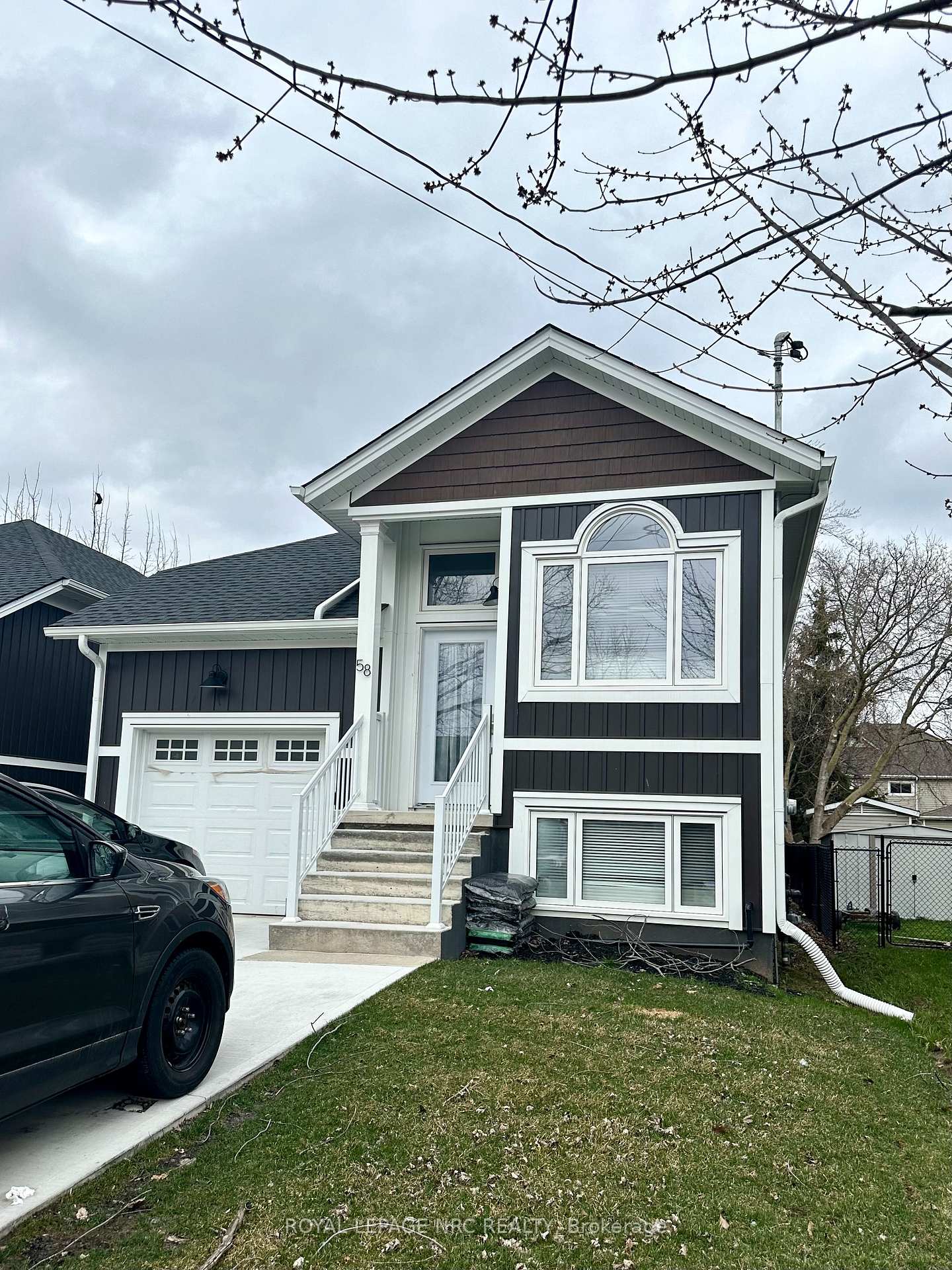 Front of Unit Upper, 58 Griffith Street