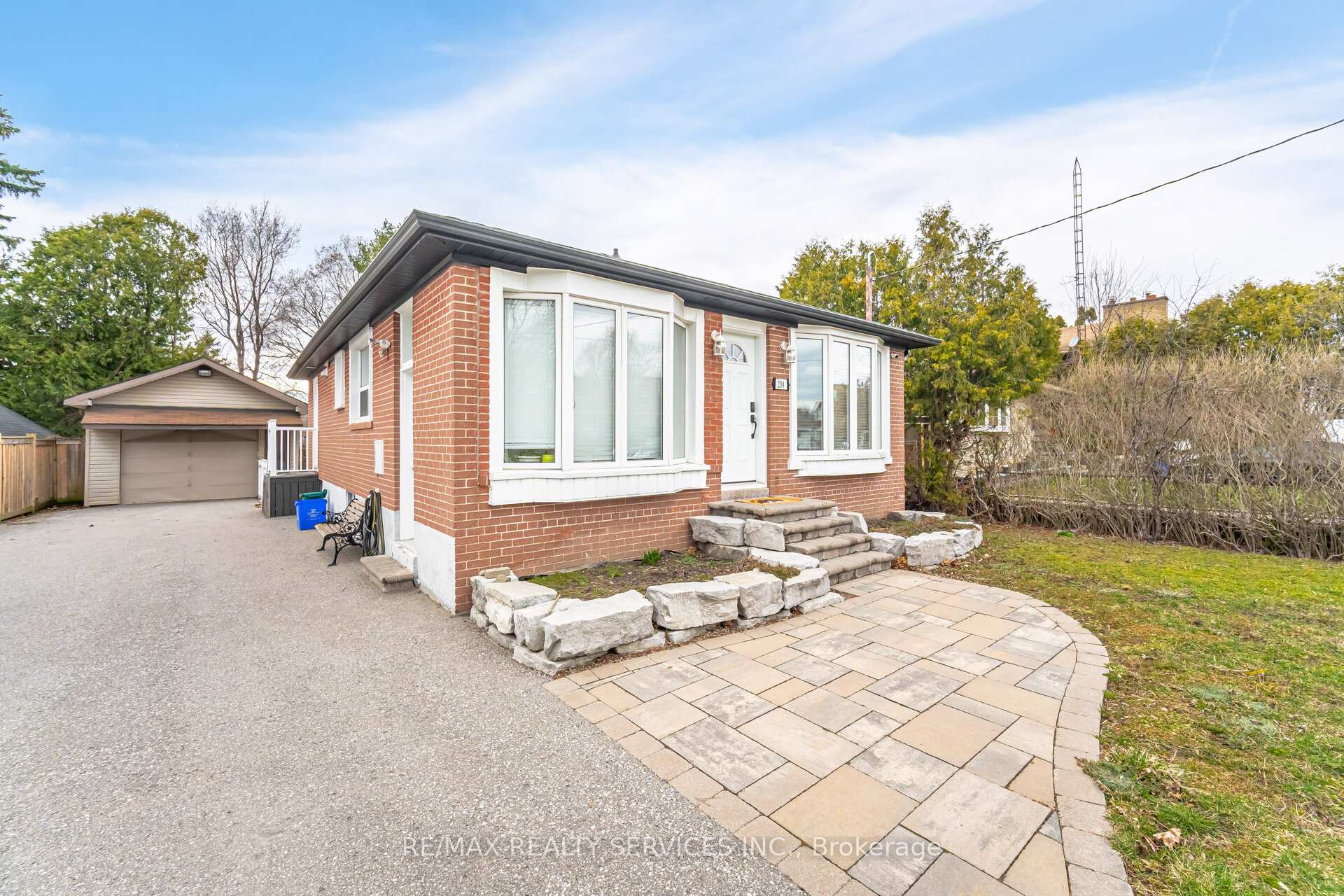 Photo 1 of 204 Craydon Road, Whitby, Downtown Whitby — HOMEH