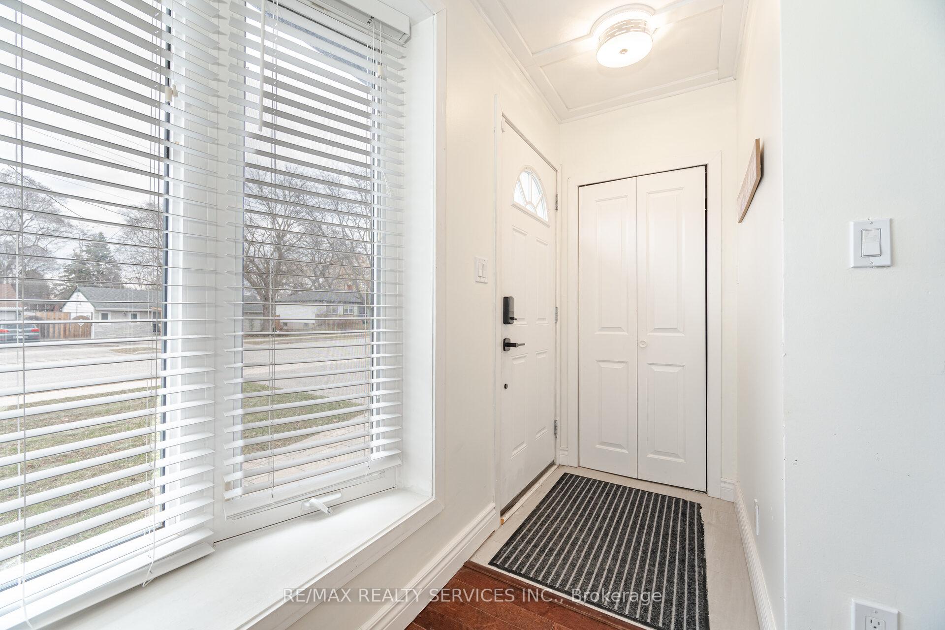Photo 3 of 204 Craydon Road, Whitby, Downtown Whitby — HOMEH