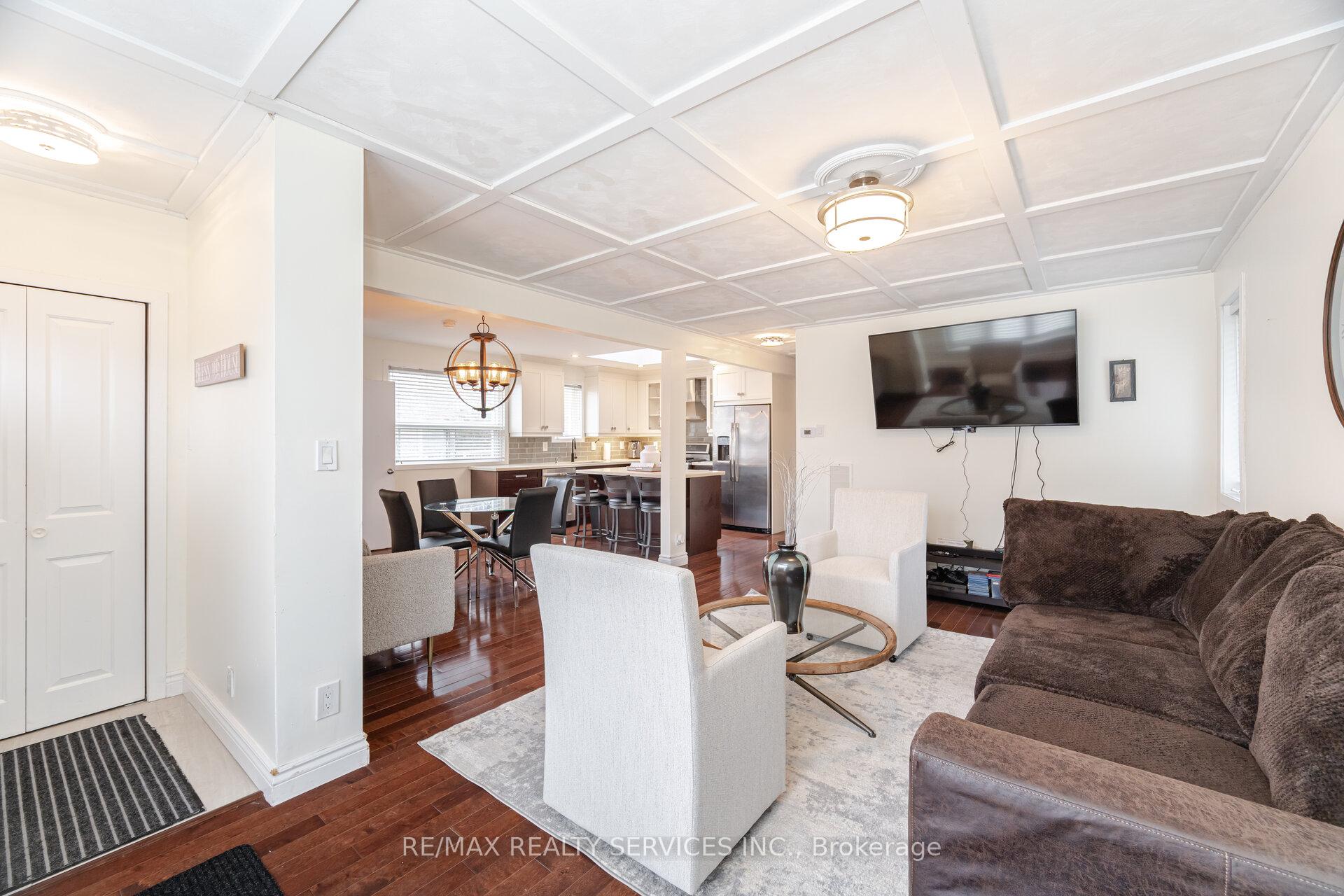 Photo 4 of 204 Craydon Road, Whitby, Downtown Whitby — HOMEH