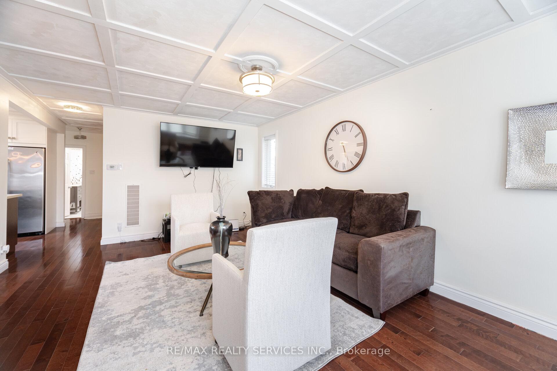 Photo 5 of 204 Craydon Road, Whitby, Downtown Whitby — HOMEH