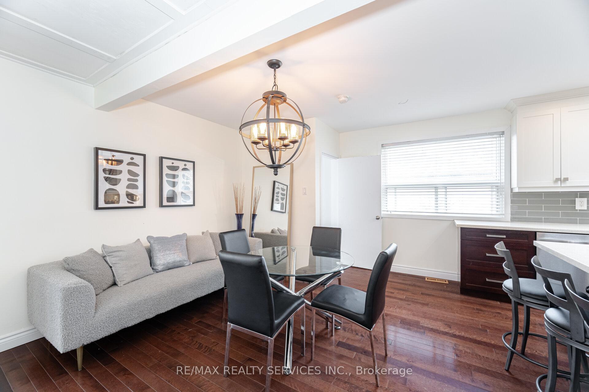 Photo 8 of 204 Craydon Road, Whitby, Downtown Whitby — HOMEH