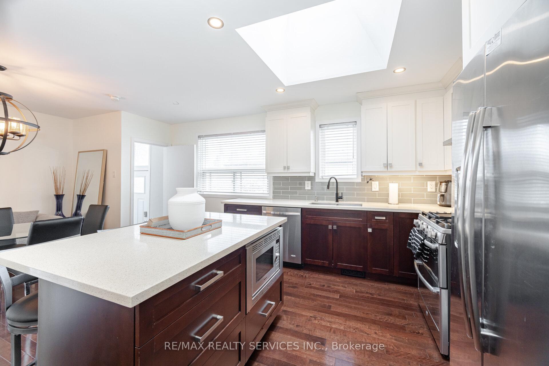Photo 11 of 204 Craydon Road, Whitby, Downtown Whitby — HOMEH