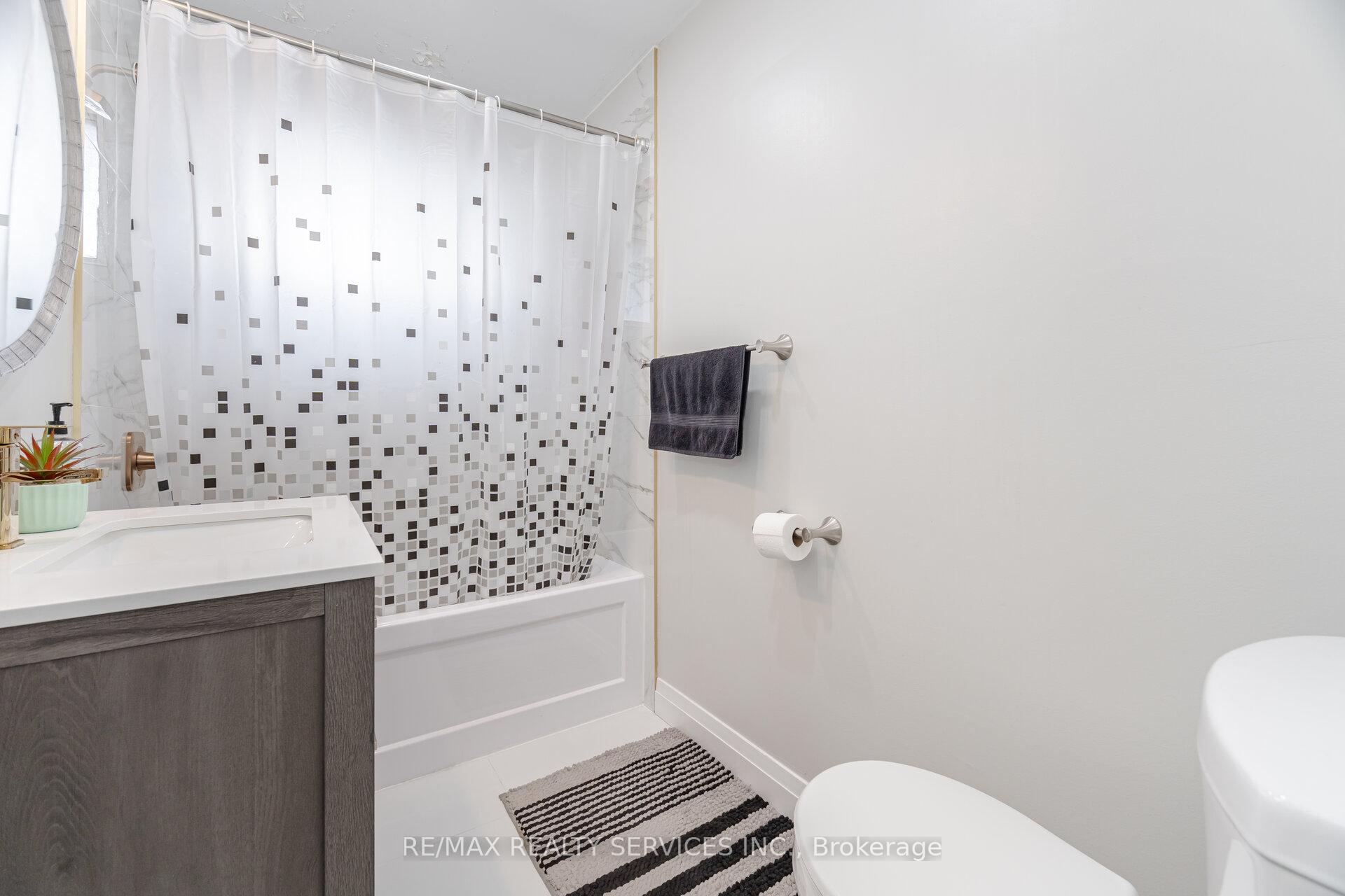 Photo 19 of 204 Craydon Road, Whitby, Downtown Whitby — HOMEH